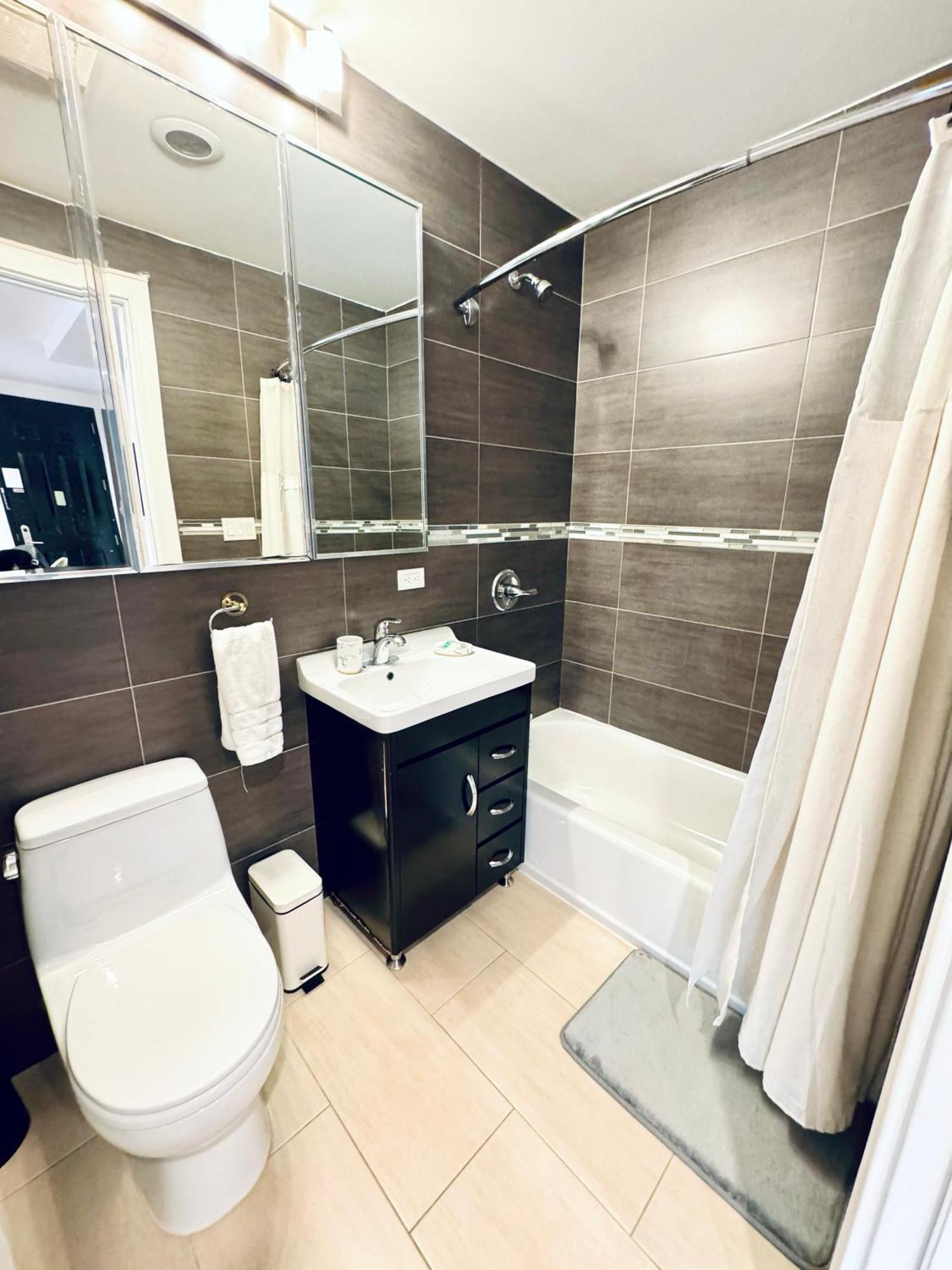 Stunning 3 Bedrooms * New York